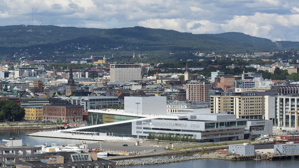 Den Norske Opera i Bjørvika i Oslo. Bygget er tegnet av arkitektfirmaet Snøhetta AS. Foto: Dagfinn Rasmussen Riksantikvaren