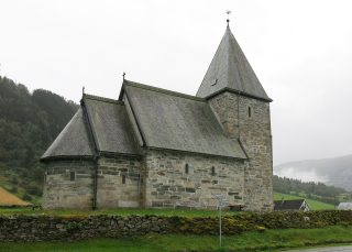 Hove kyrkje vart overrekt Fortidsminneforeningen i september. Foto: Karen Thommesen Riksantikvaren
