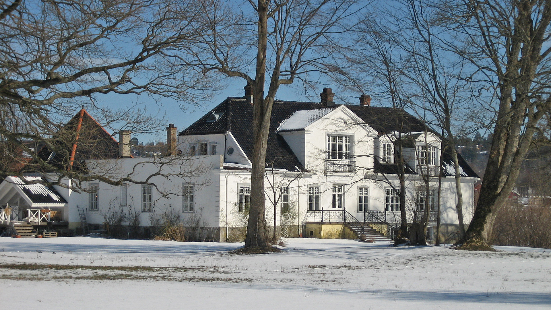 Hovedbygningen på Grønli i vinterdrakt sett fra hagen. Foto: Linda Veiby Riksantikvaren