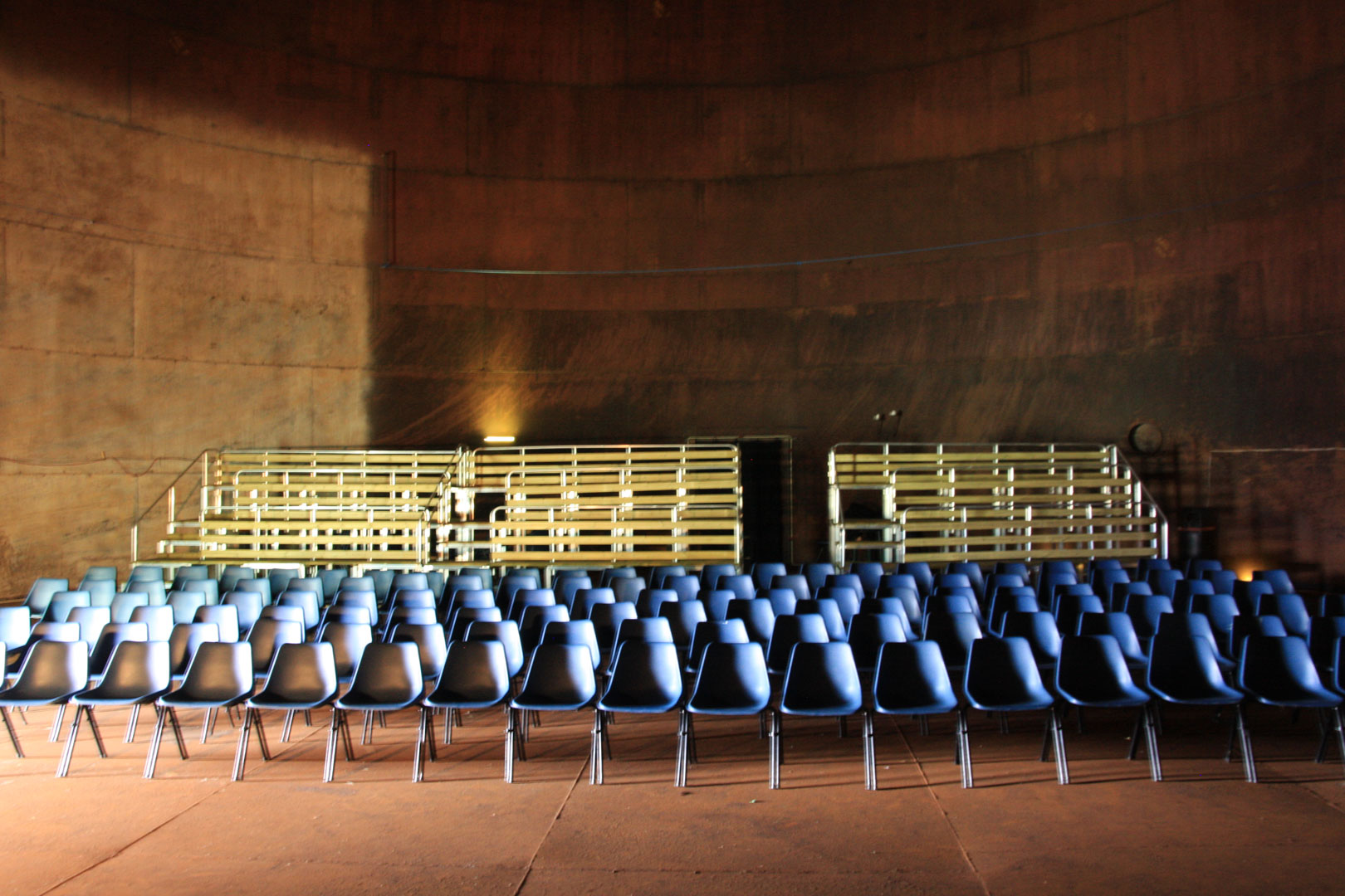 De gamle råstofftankene blir i dag brukt til konserter og andre kulturarrangementer og skaper en unik atmosfære og akustikk. Foto: Ulf I. Gustafsson Riksantikvaren