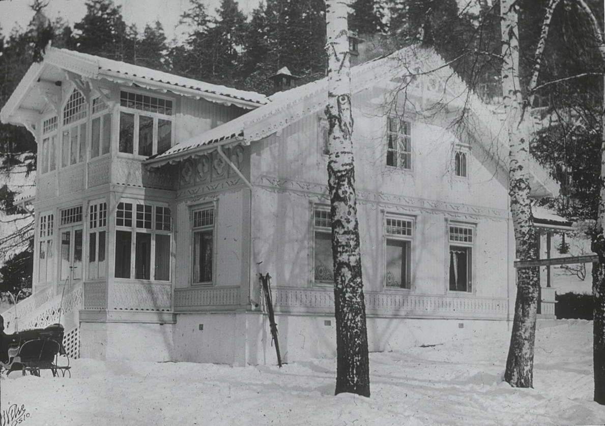 Amundsens hjem på Svartskog fra rundt 1920. Foto: Anders Beer Wilse / Norsk Polarinstitutt