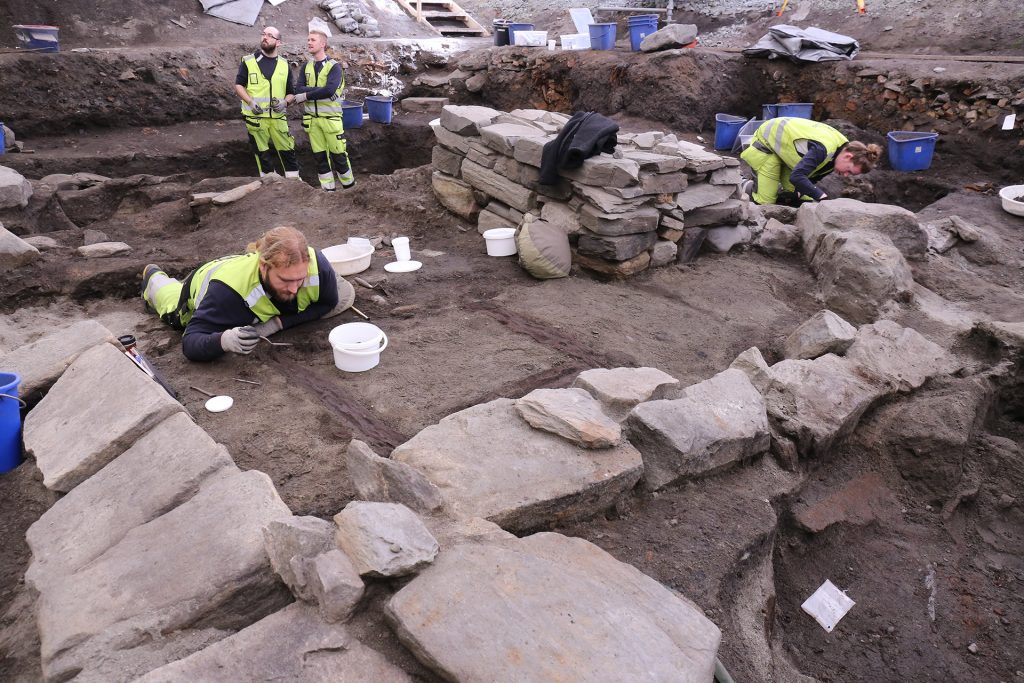 Bilde av den arkeologiske utgravingen av Klemenskirken. Foto: NIKU