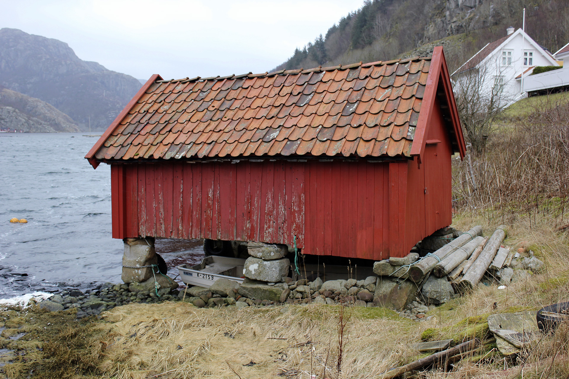 Bilde av den gamle sjøboden på Sigersvoll. Foto: Bodil Paulsen, Riksantikvaren