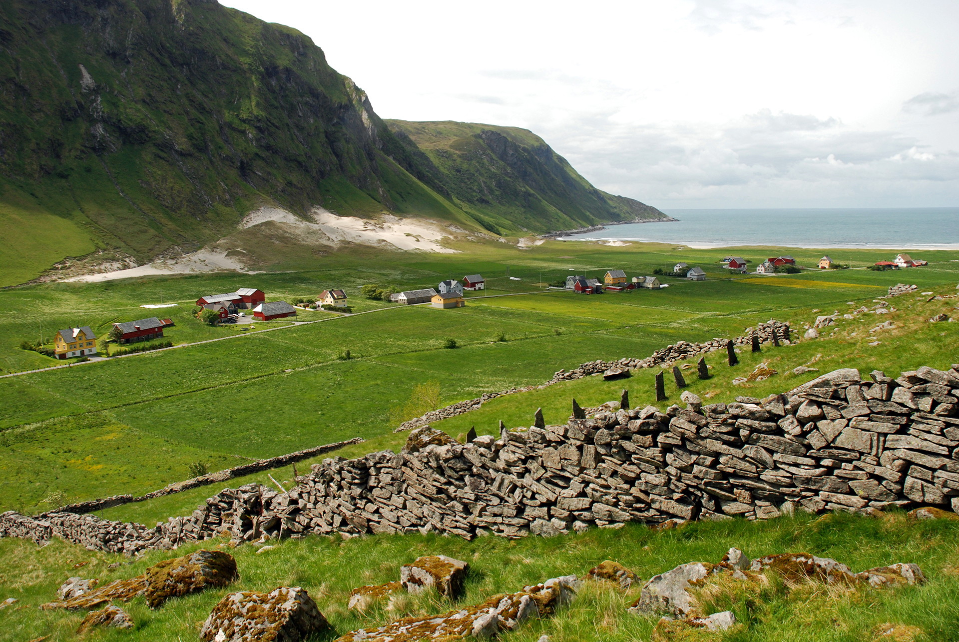 Bildet viser landskapet Liset i Sogn og Fjordane som er et av de mange utvalgte kulturlandskapene. Foto er tatt av Leif Hauge