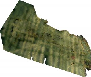 Dette er et ortofoto som viser vrakområdet. Øverst til venstre ser vi to anker, og nederst til høyre ser vi restene av byssa som var laget av murstein. Foto: Frode Kvalø, Norsk Maritimt Museum