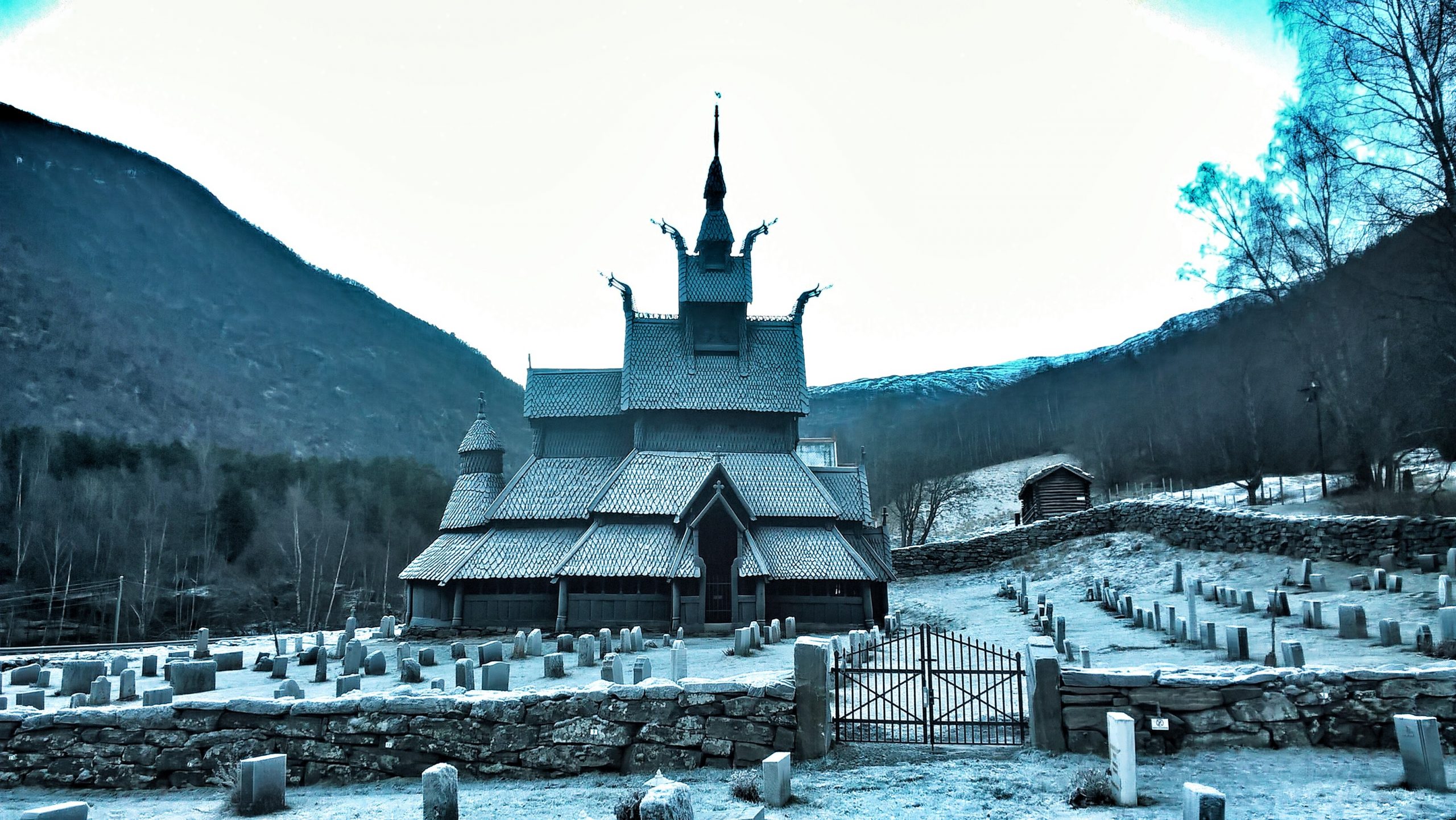 Borgund stavkyrkje med rimfrost