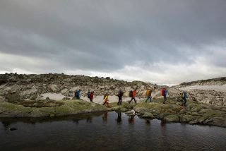Turgåere som går tur fra Hallingskeid til Osa