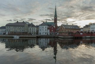 Arendalsveka brukar heile byen som møteplass.