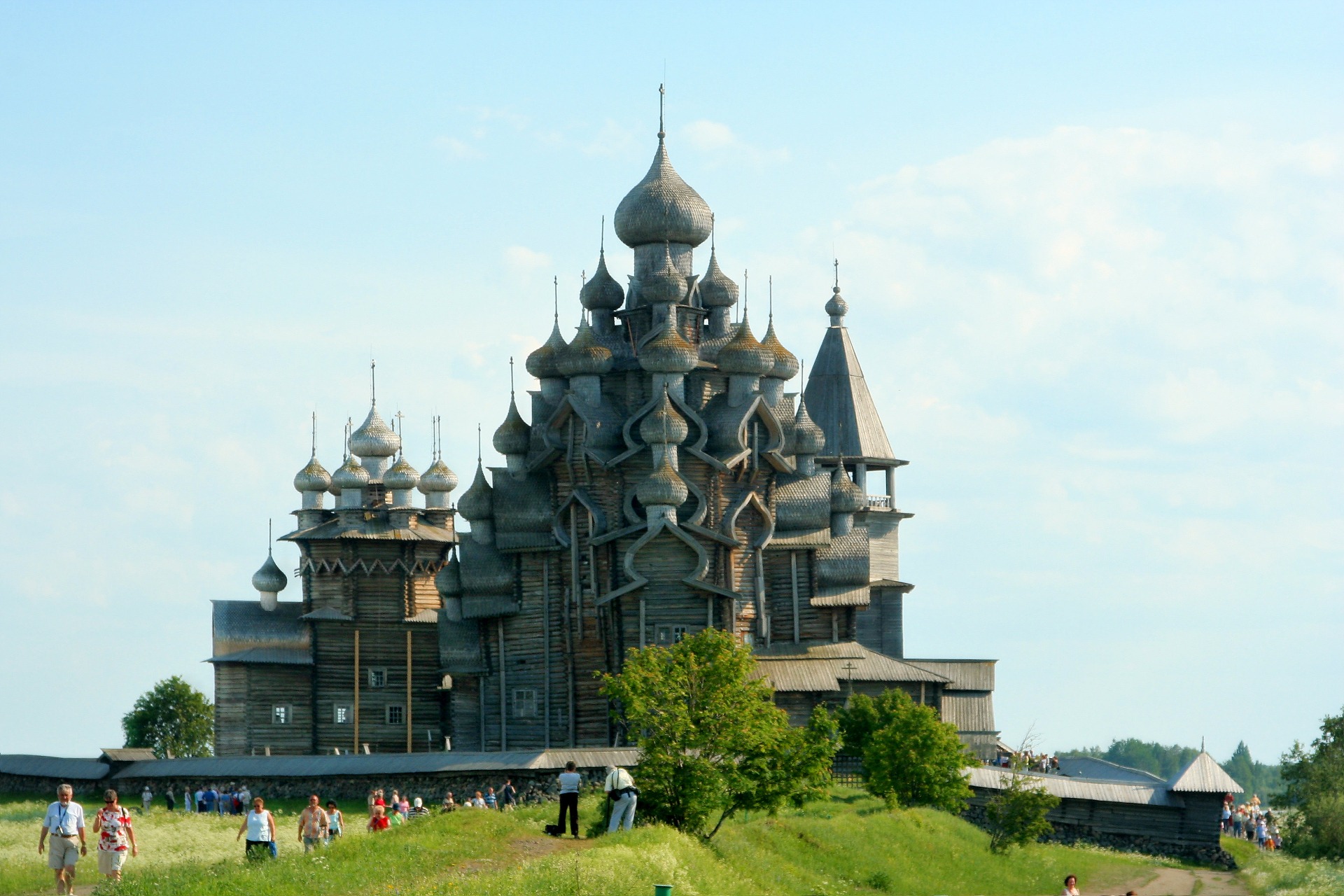 Kizhi Pogost World Heritage site Kizhi Pogost in Russian Karelia dates back to the 1700s and was inscribed on the World Heritage List in 1990. Photo: Matthias Kabel (CC BY-SA) via Wikimedia Commons