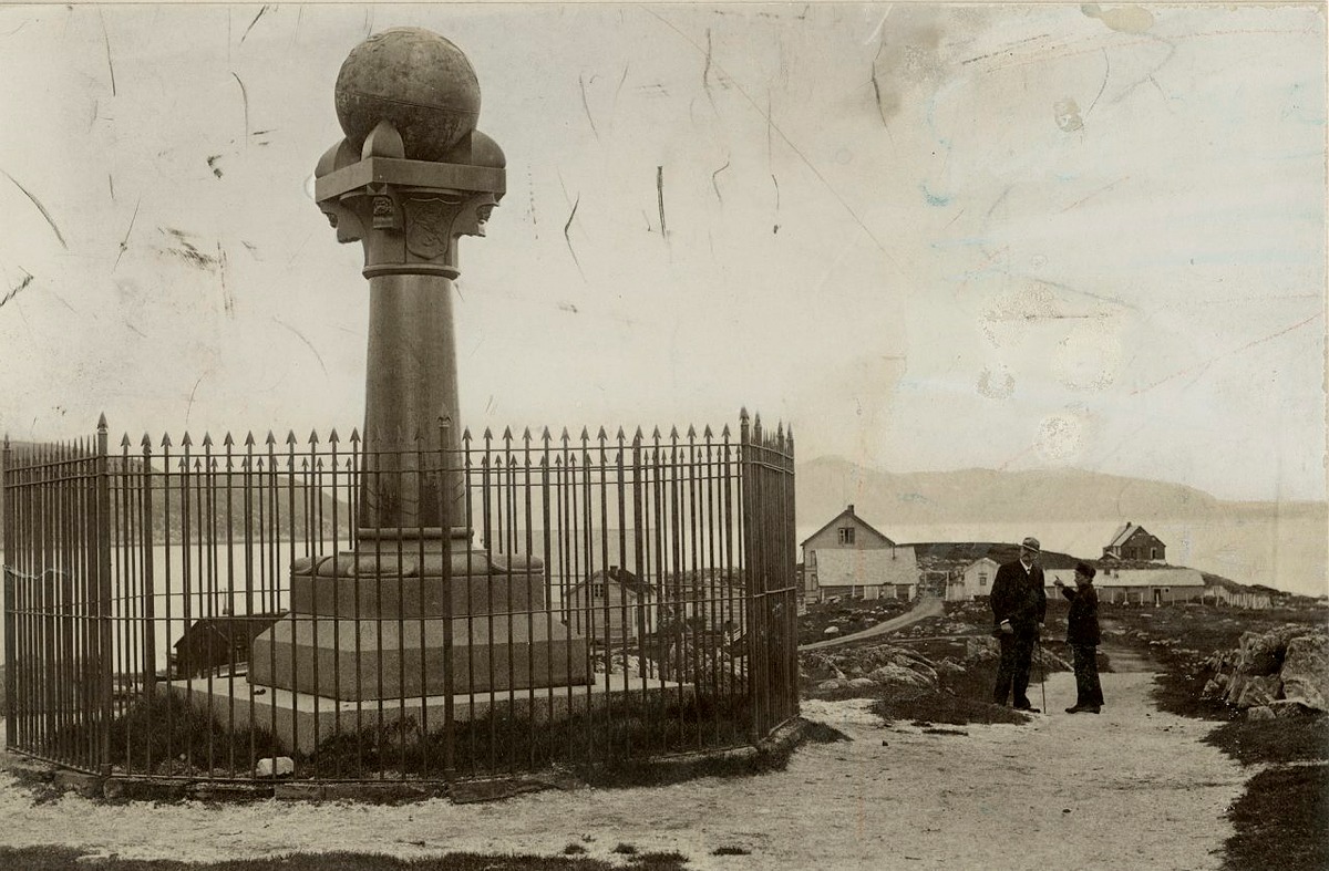 The photo shows the Survey point on the Struve Geodetic Arc in Fuglenes. Four of the survey points on the Struve Geodetic Arc, inscribed on UNESCO’s World Heritage List in 2005, are located in the Finnmark region. The photo shows the survey point at Fuglenes in Hammerfest, erected in 1854. Photo: Mittet, the Directorate for Cultural Heritage