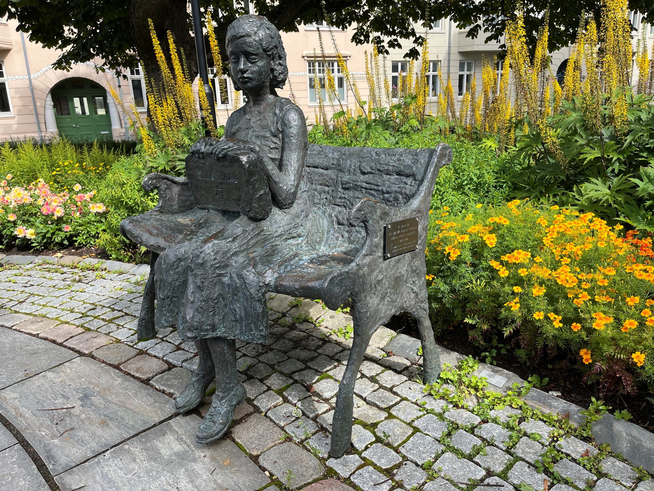 Fredar minnesmerke over jødiske born og unge. Cissi Klein-statuen i Trondheim.