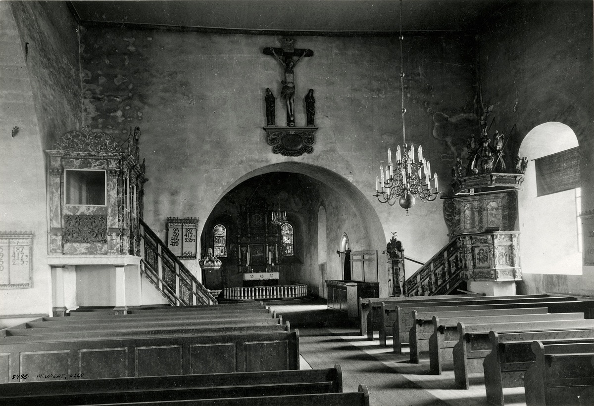 Kirkekunst - interiør i Stange kirke.