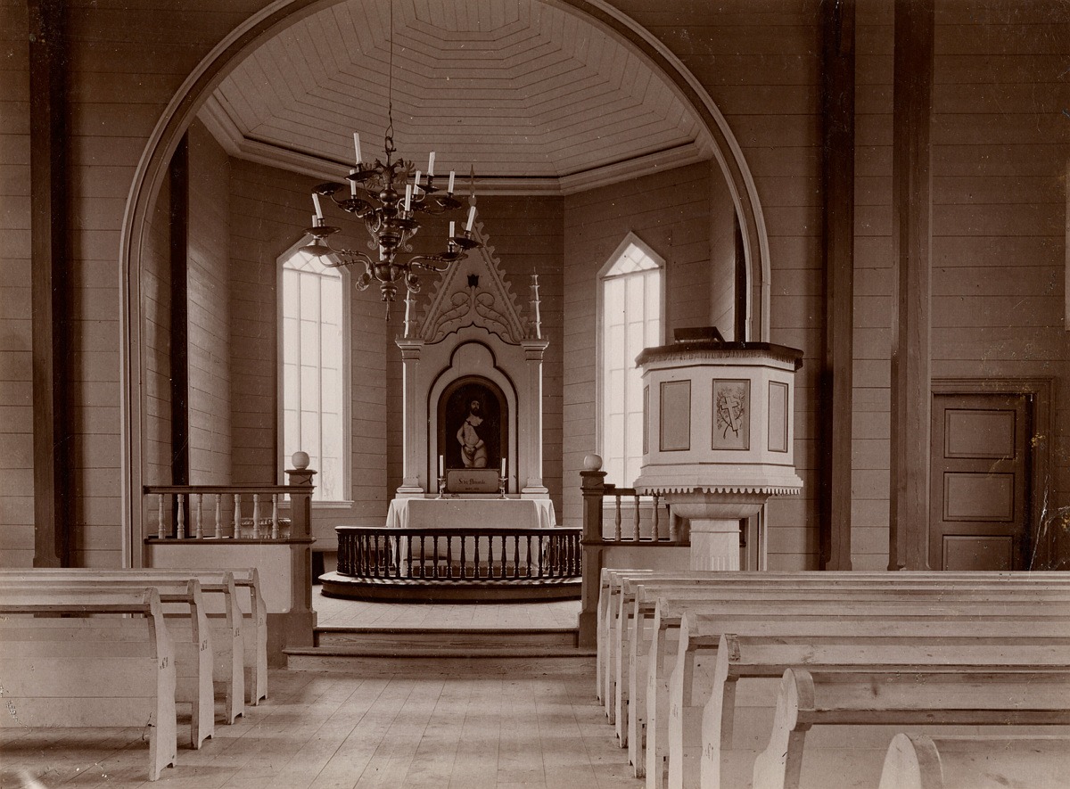 Vakre Valestrand kyrkje fra ca 1900.