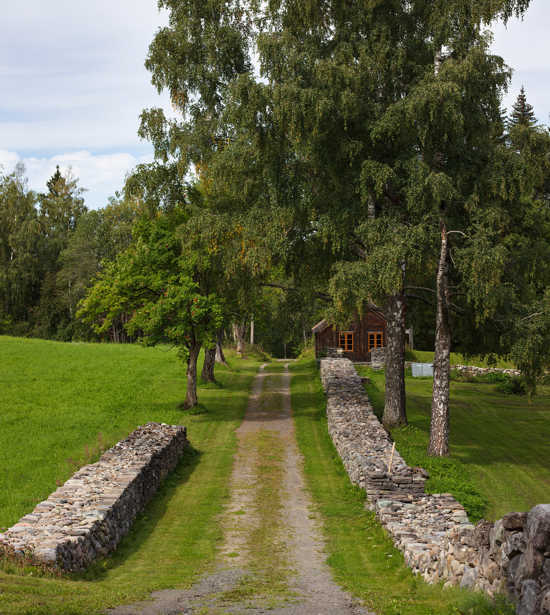 Veg med steingjerder, Steinberg gård